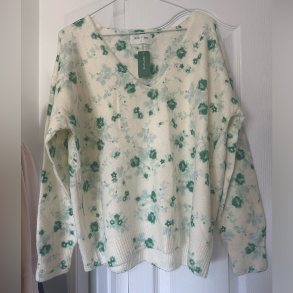 Indie + Moi NWT FLORAL SWEATER - Picture 5 of 6